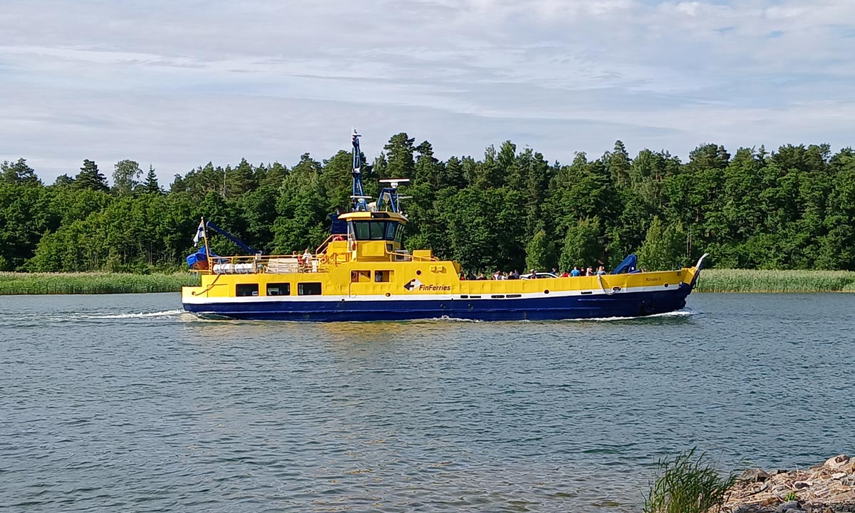 Yhteysalus Rosala II Houtskarin Roslaxissa